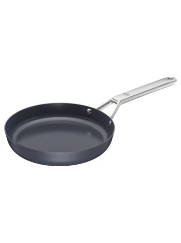 ÚJFiskars Taiten serpenyő, 24 cm - 25 év garanciával
