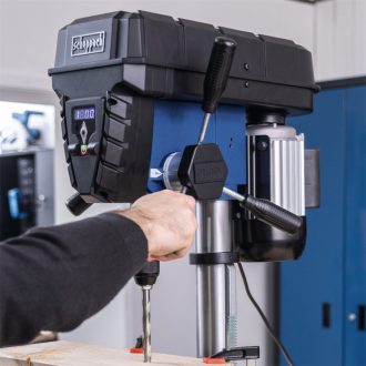 Scheppach TBM 250 Vario oszlopos fúrógép keresztlézerrel