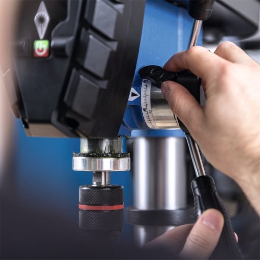 Scheppach TBM 250 Vario oszlopos fúrógép keresztlézerrel