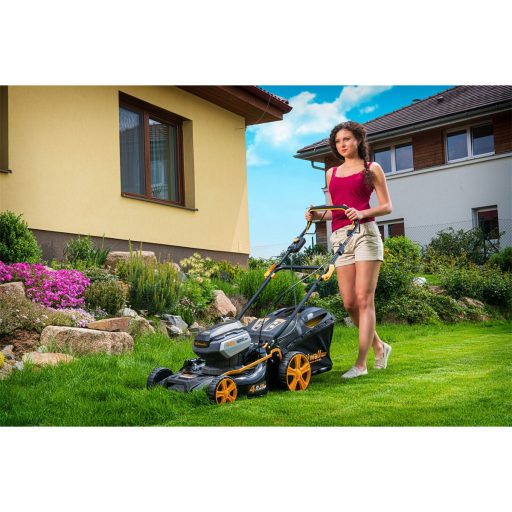 Riwall PRO RALM 4640 SPi - akkumulátoros önjáró fűnyíró szénkefe nélküli motorral 4 az 1-ben, 40 V (akku és töltő nélkül)