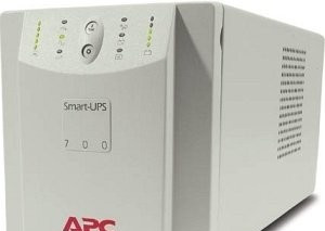 Smart-UPS SU700I szünetmentes tápegység